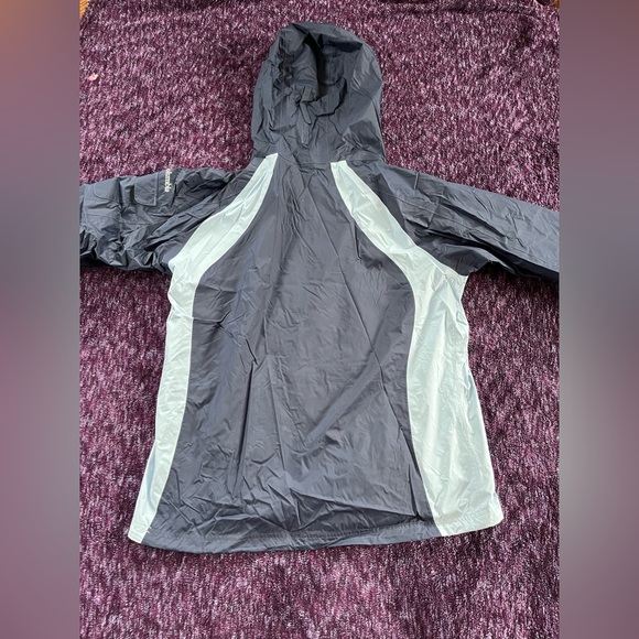 Columbia Women’s Jacket, size Large. - Picture 2 of 5